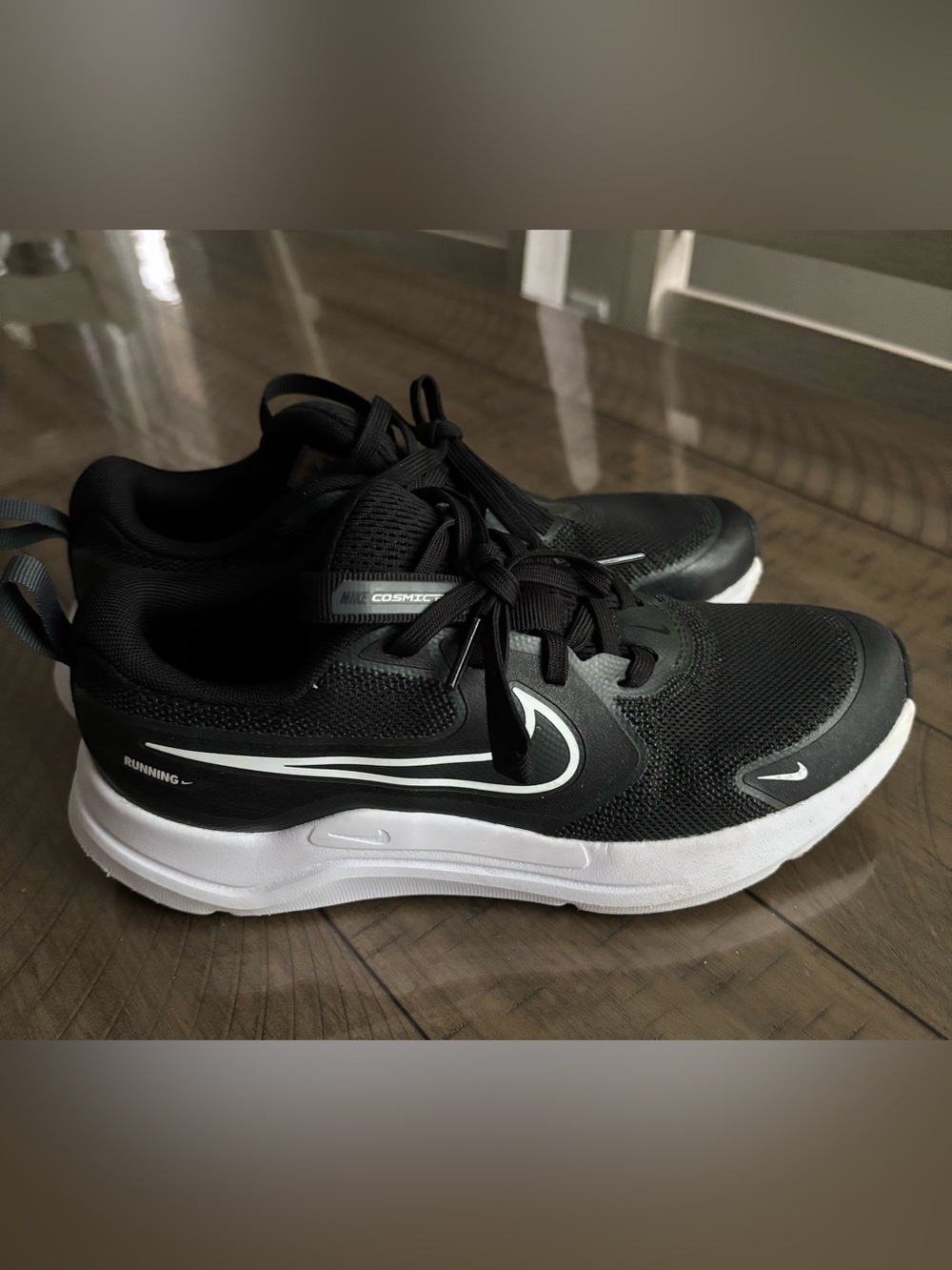 Nike Cosmic Runner Black and White Running Sneakers size 4.5 youth